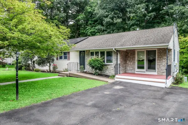 14 Ivy Lane, Danbury, CT 06811