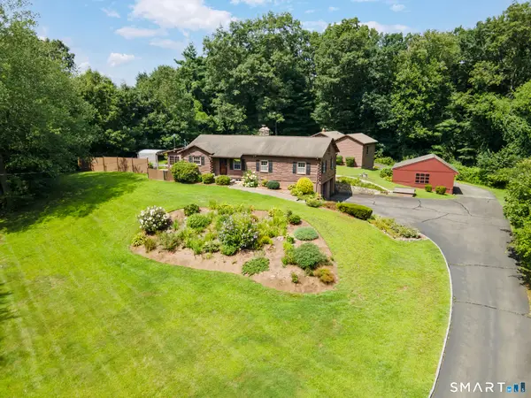 6 Meadow Brook Road, Newtown, CT 06470