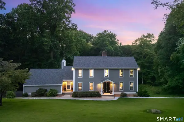 14 Wagon Road, Bethel, CT 06801