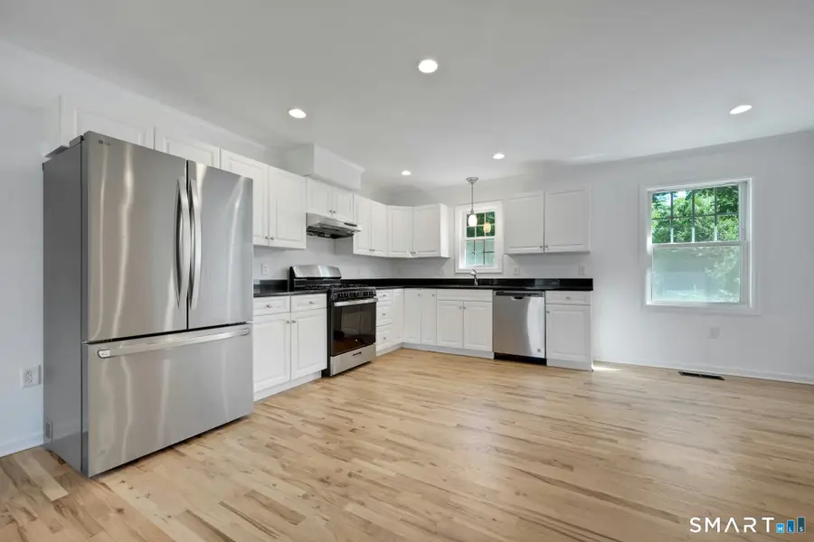 124 Pine Hill Avenue, Stamford, CT 06906 - #3