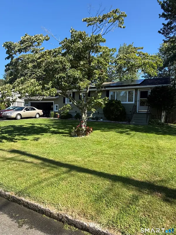 17 Woodhill Lane, West Haven, CT 06516