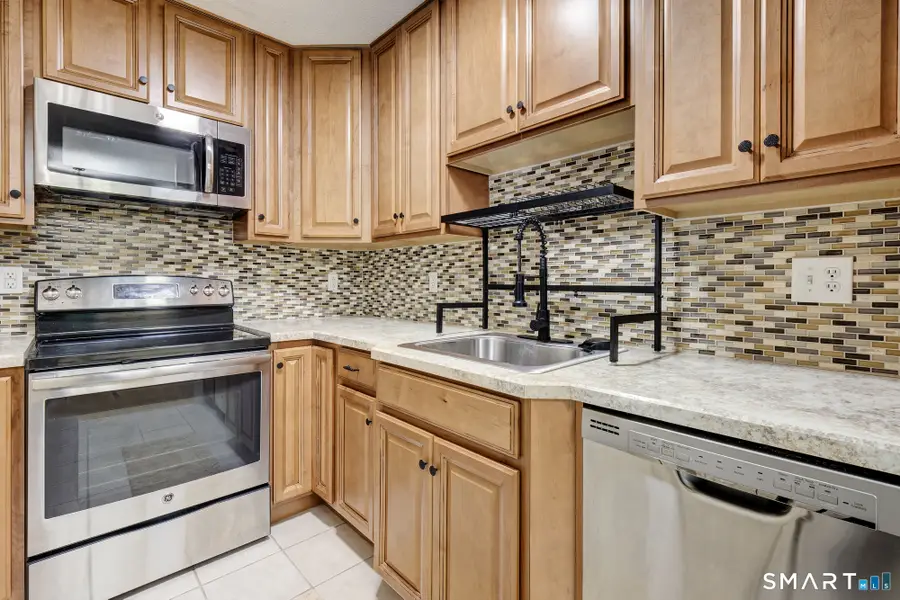 193 Oakland Street #B, Manchester, CT 06042 - #3
