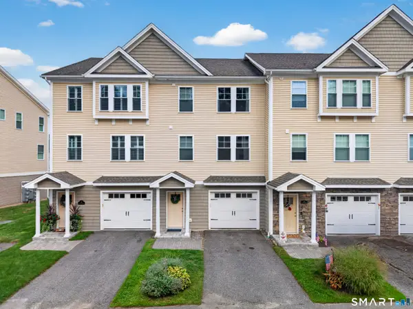 26 Village Crossing #26, East Lyme, CT 06357