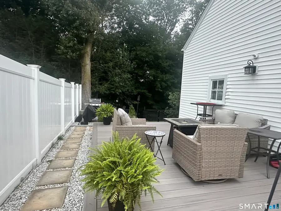 32 Hilltop Terrace, North Haven, CT 06473 - #3