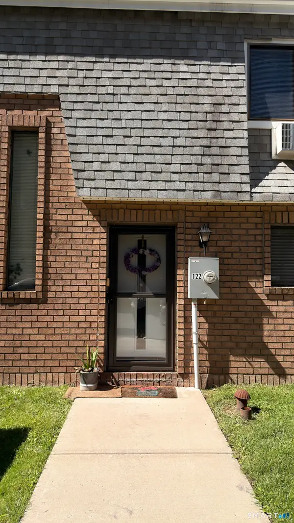 122 Sutton Place #122, Bloomfield, CT 06002