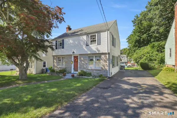 215 Oak Street, Manchester, CT 06040
