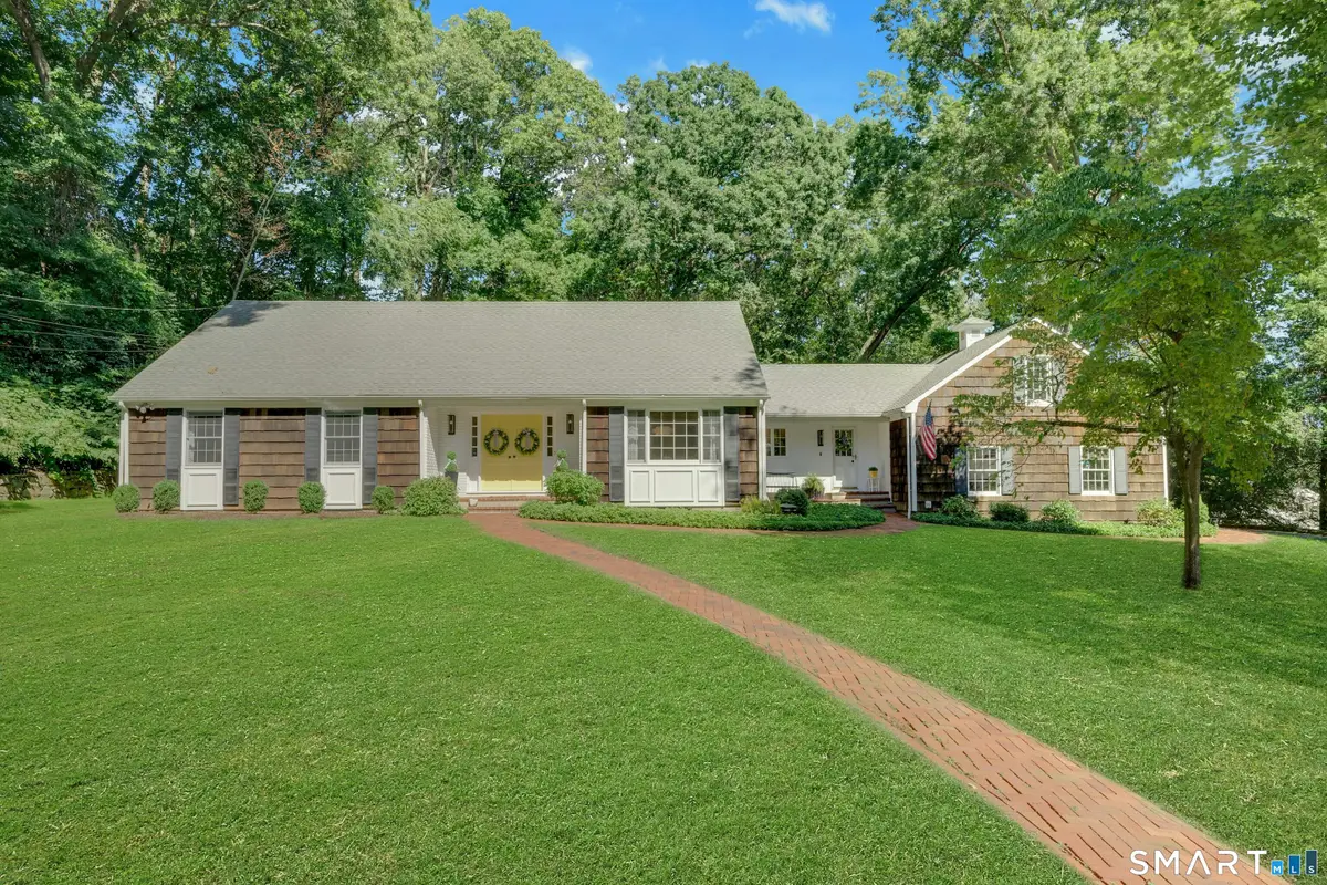 6 Stoneleigh Square, Fairfield, CT 06825 - #1