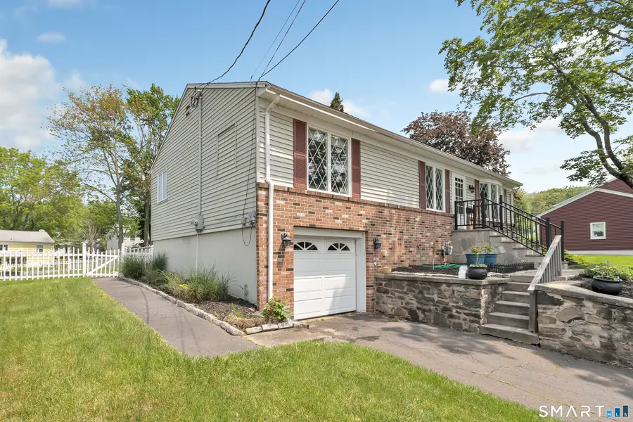 11 Sarah Court, West Haven, CT 06516 - #2