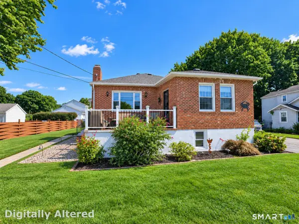 69 Niantic River Road, Waterford, CT 06385