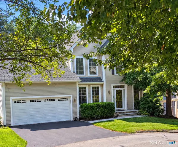 4 Freedom Circle #4, Southbury, CT 06488