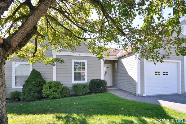 44 Elizabeth Circle #44, Newtown, CT 06482