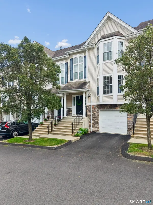 404 Sienna Drive #404, Danbury, CT 06810