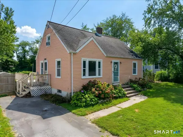 16 Roseleah Drive, Waterford, CT 06385