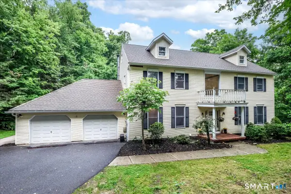 33 Greenknoll Drive, Brookfield, CT 06804