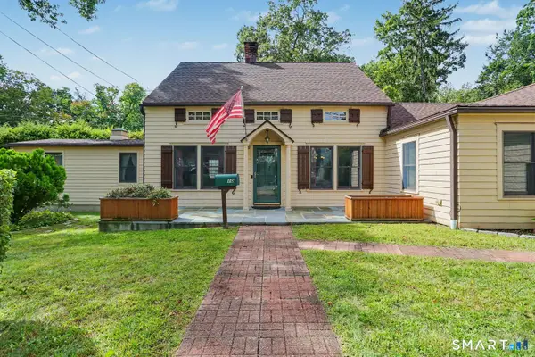 10 Hillwood Place, Norwalk, CT 06850