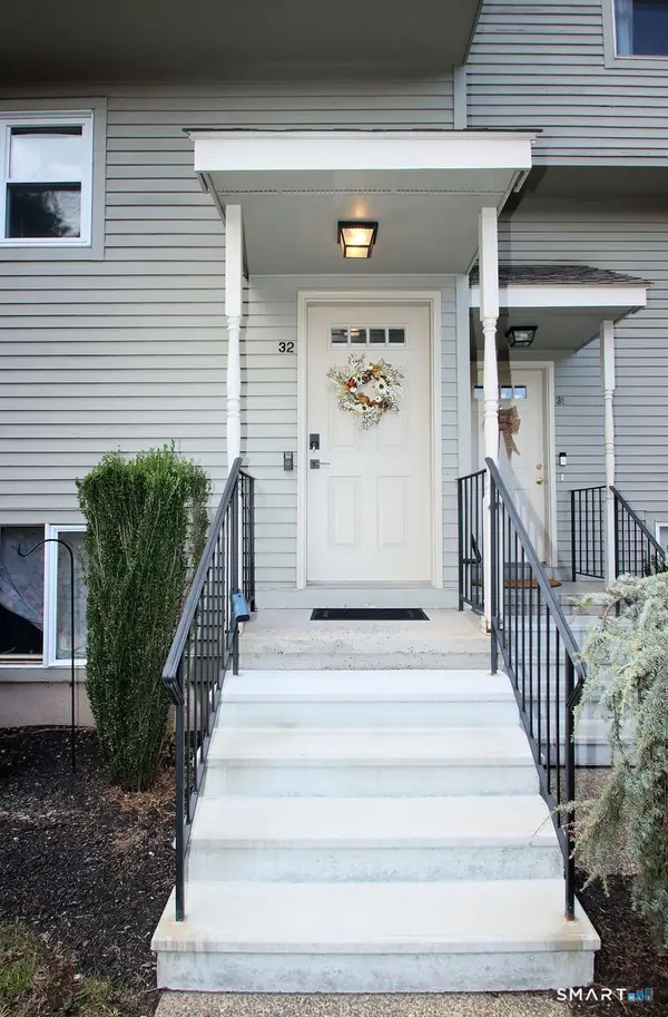 40 Cornerstone Court #32, Southington, CT 06479