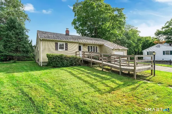17 Greenbriar Circle, Fairfield, CT 06824