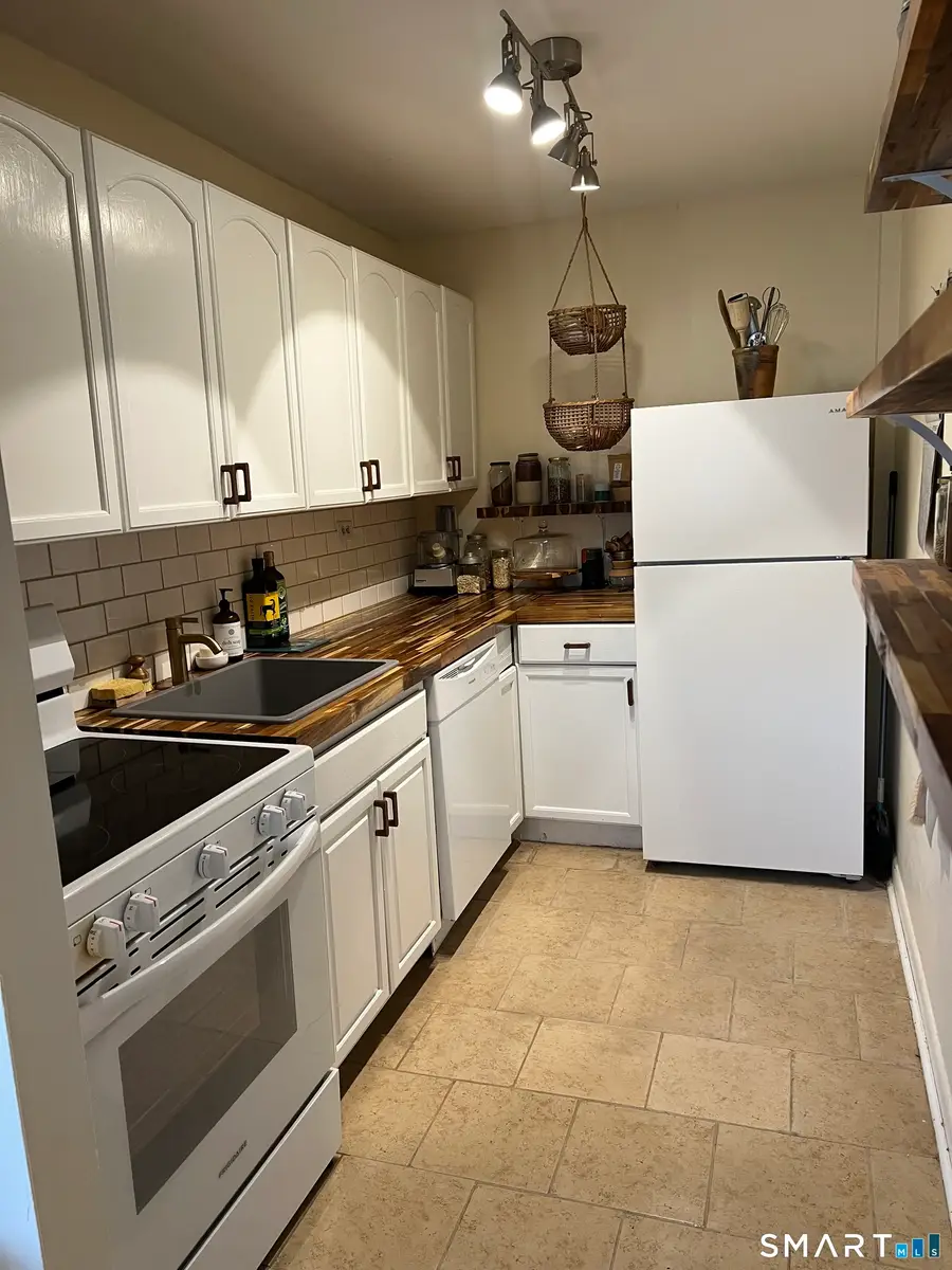 40 Owen Street #E11, Hartford, CT 06105 - #2