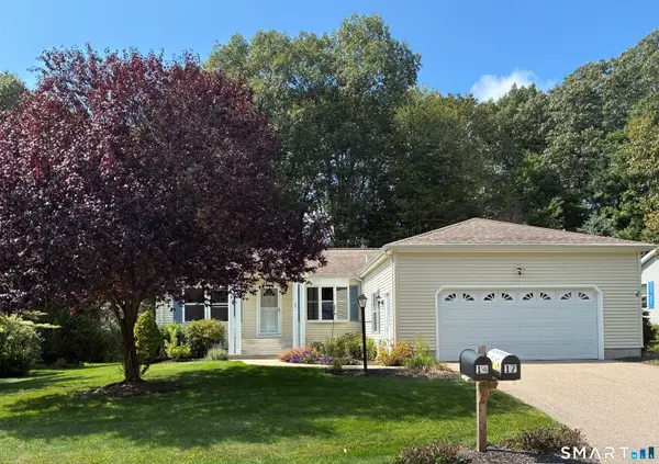 17 Wyndwood Road, Montville, CT 06382