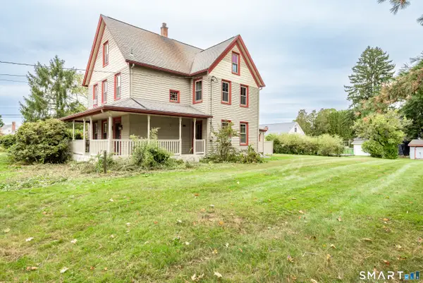 653 Vauxhall St Extension, Waterford, CT 06385