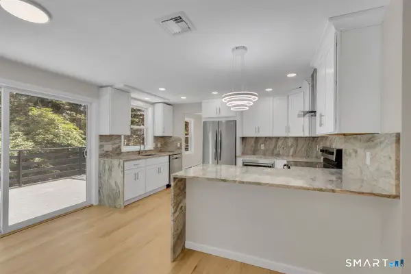 650 Manchester Road, Glastonbury, CT 06033