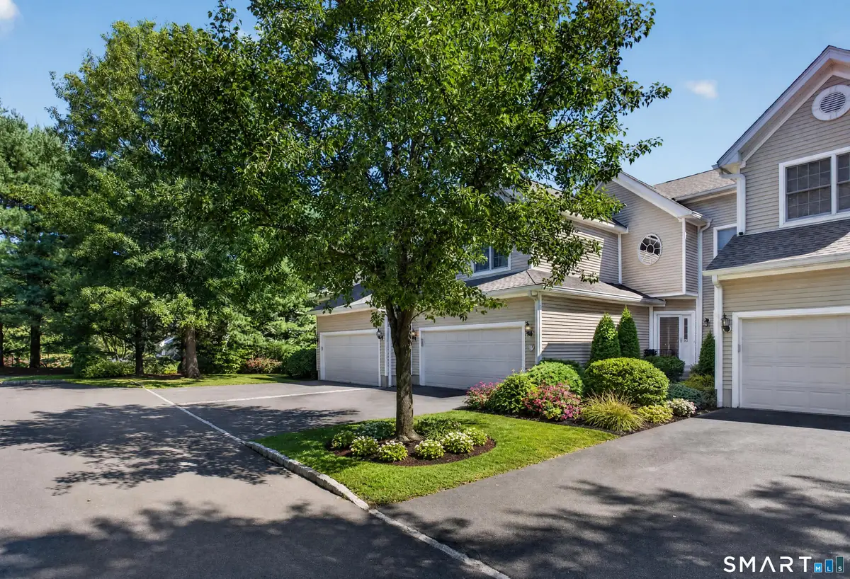 17 Regency Circle, Trumbull, CT 06611 - #1