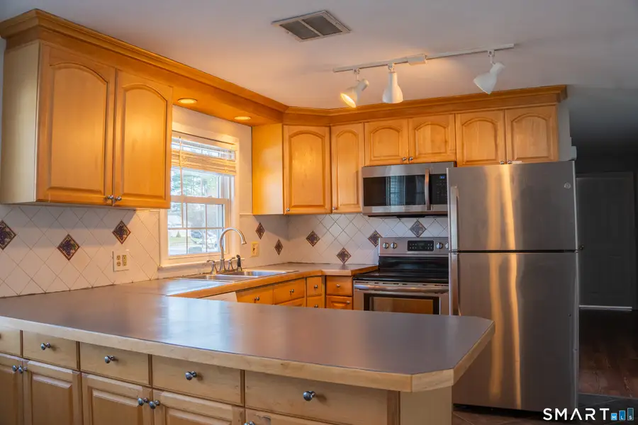 18 Leon Street, Thompson, CT 06277 - #3