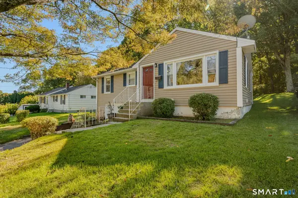 15 Linda Avenue, Montville, CT 06382