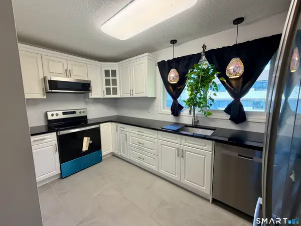 27 Crows Nest Lane #18R, Danbury, CT 06811