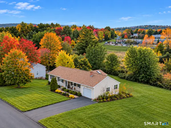 26 Downing Circle, Bloomfield, CT 06002