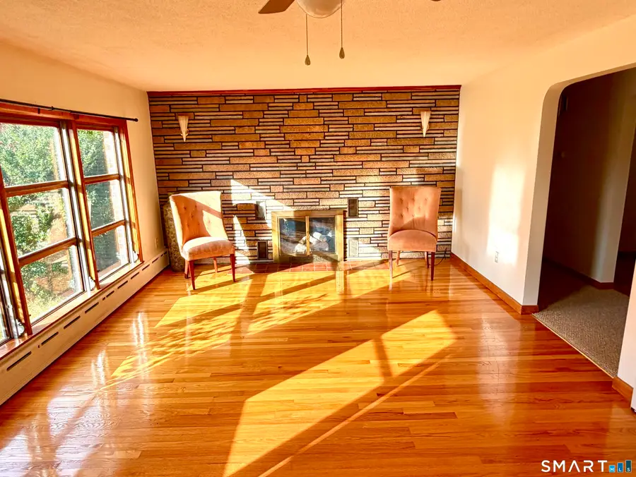7 June Avenue South, Thompson, CT 06277 - #2