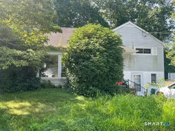33 First Avenue, Waterford, CT 06385