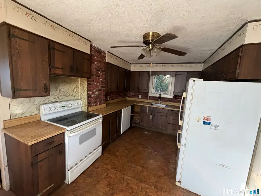 51 School Street, Windsor Locks, CT 06096 - #2