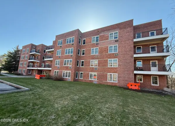 50 Lafayette Place #2H, Greenwich, CT 06830