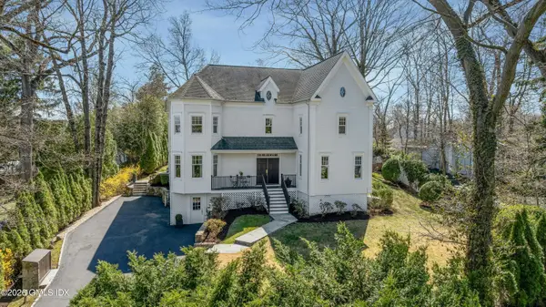 16 Summit Road, Riverside, CT 06878