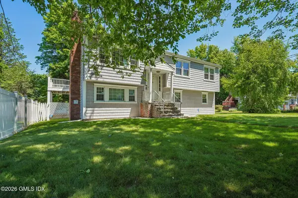 11 Stuart Drive, Old Greenwich, CT 06870