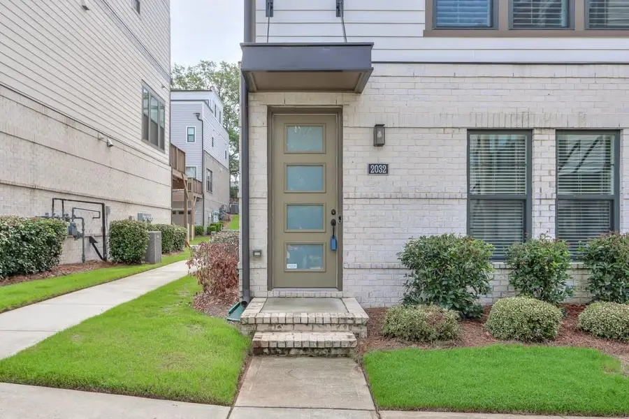 2032 Holtz Lane Nw, Atlanta, GA 30318 - Image #2
