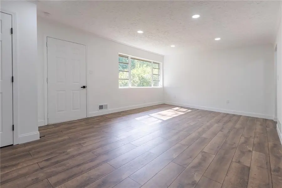 5207 Dixie Lake Road, Union City, GA 30291 - Image #3