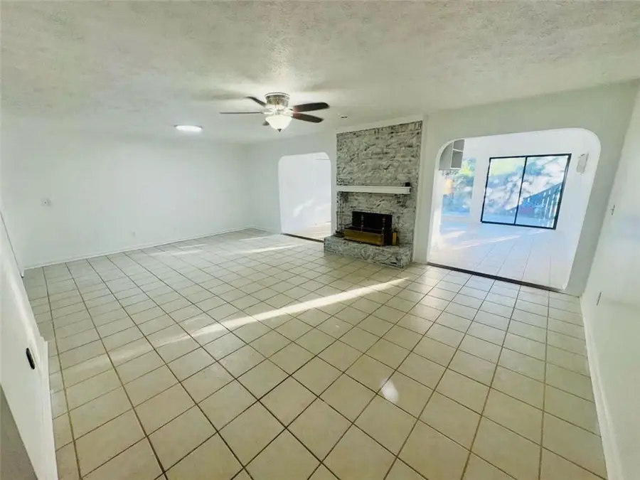 1520 Stoneleigh Circle, Stone Mountain, GA 30088 - Image #2