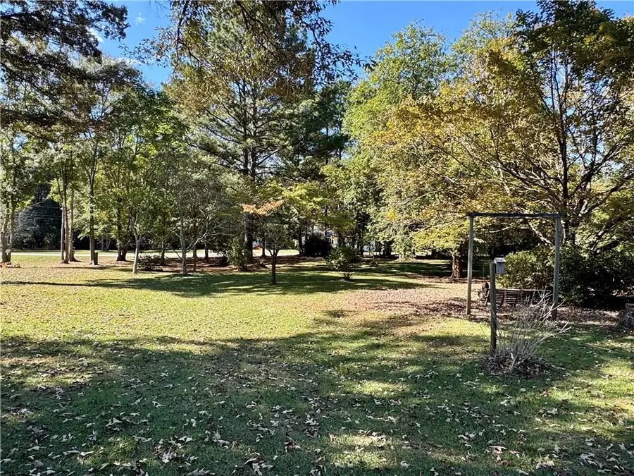 606 Viewpoint Drive, Jackson, GA 30233 - Image #2