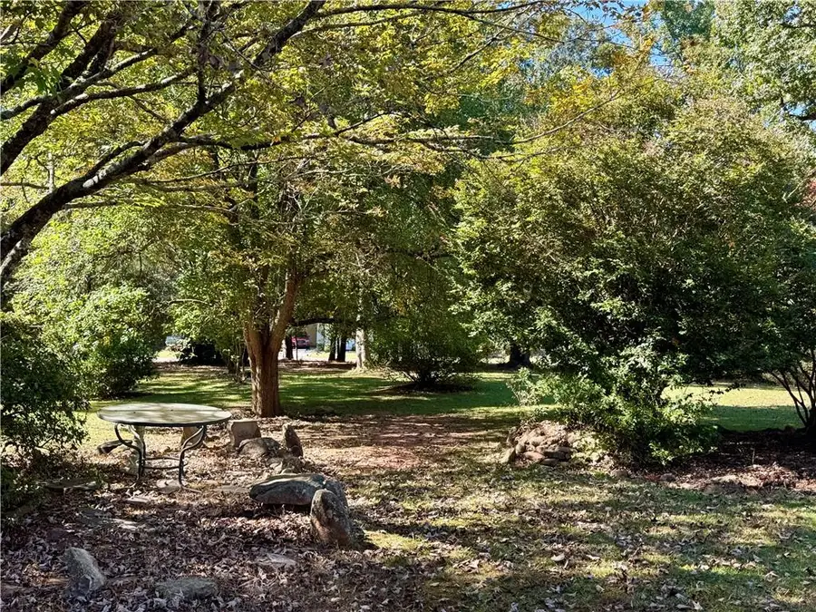 606 Viewpoint Drive, Jackson, GA 30233 - Image #3