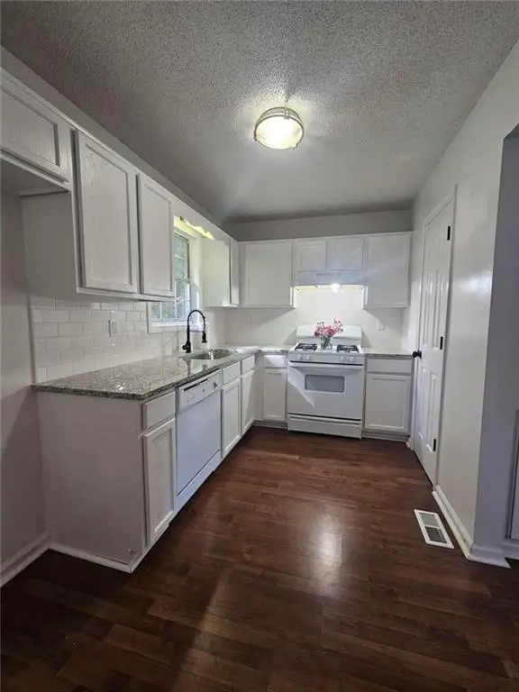 201 Ivy Brook Drive, Dallas, GA 30157 - Image #3