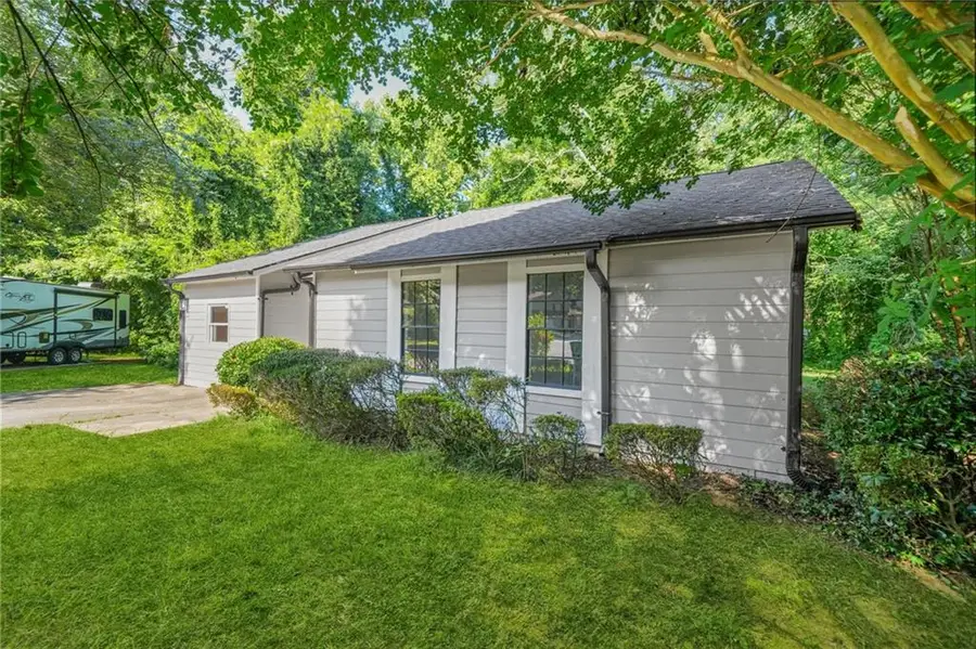 3909 S Creek Court, Stone Mountain, GA 30083 - Image #3