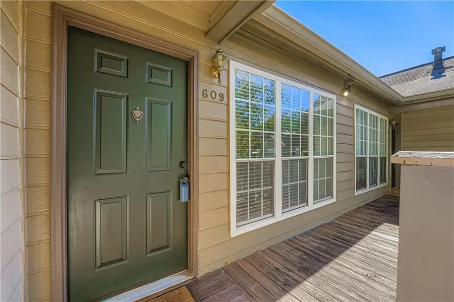 609 Mill Pond Drive Se, Smyrna, GA 30082 - Image #2