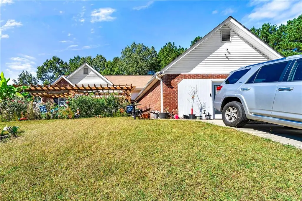 11045 Knotty Pine Place, Hampton, GA 30228 - Image #1