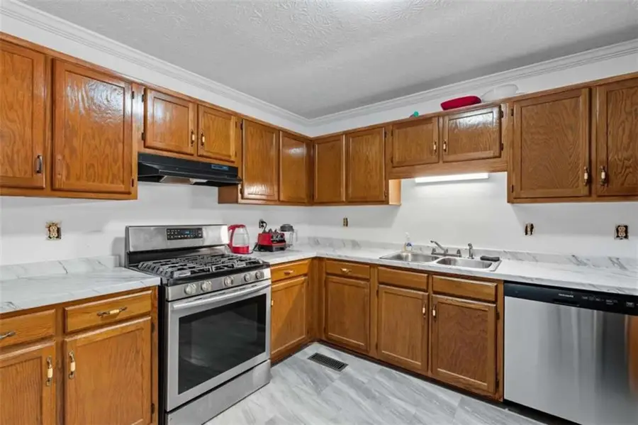 220 Daileys Plantation Drive, McDonough, GA 30253 - Image #3