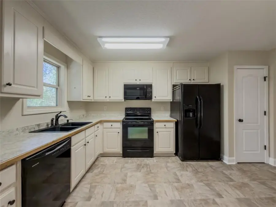 216 Falling Leaf Lane, Winder, GA 30680 - Image #3