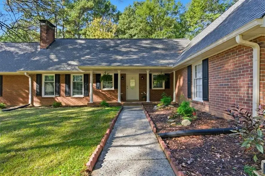 190 Willow Lake Lane, Sharpsburg, GA 30277 - Image #2