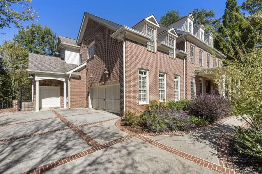 390 Ivy Knoll Ne, Atlanta, GA 30342 - Image #3