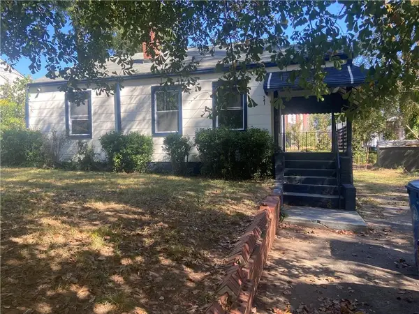 541 W W Lake Avenue W, Atlanta, GA 30318